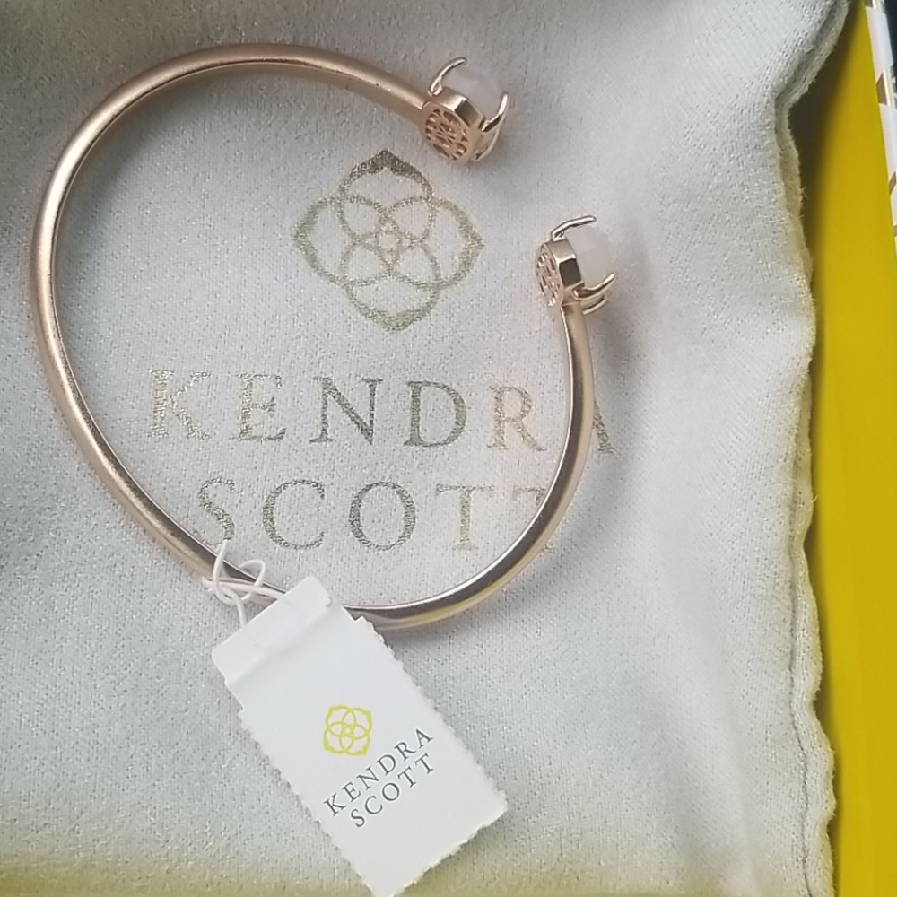 💜 Kendra Scott Elton Gold Cuff Bracelet - Picture 4 of 5